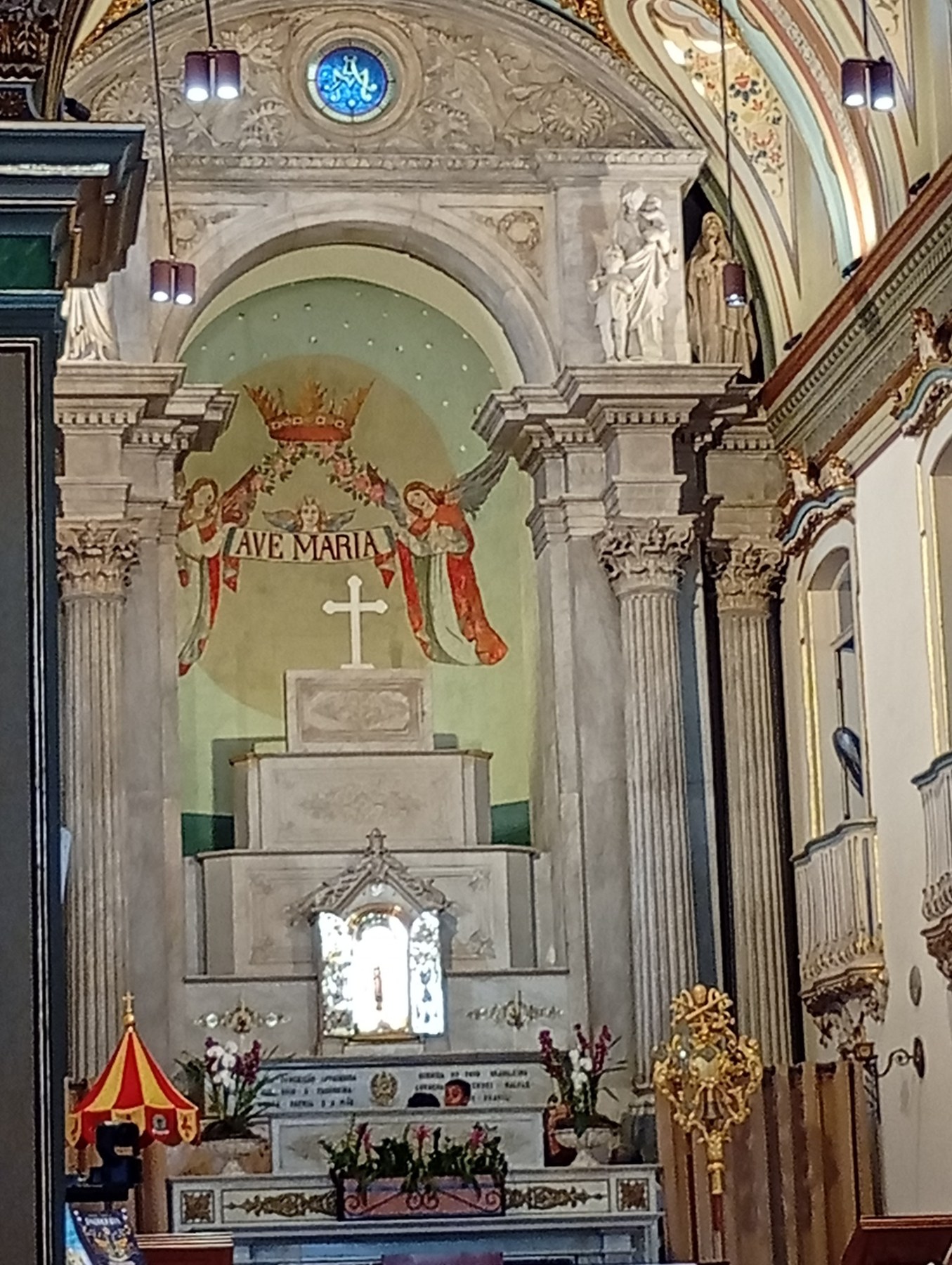 Visão dos balcões superiores do templo