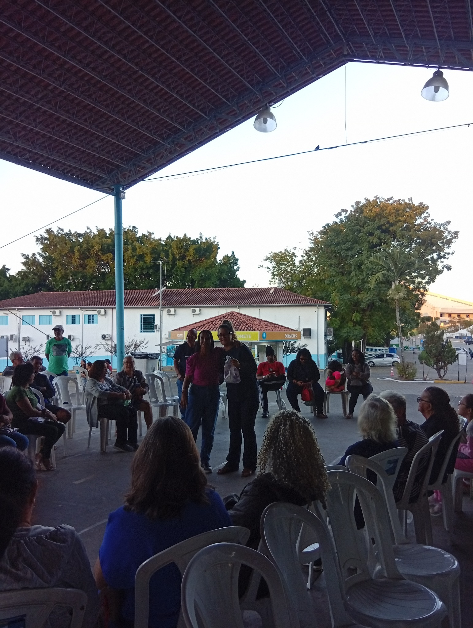 Participantes reunidos em roda